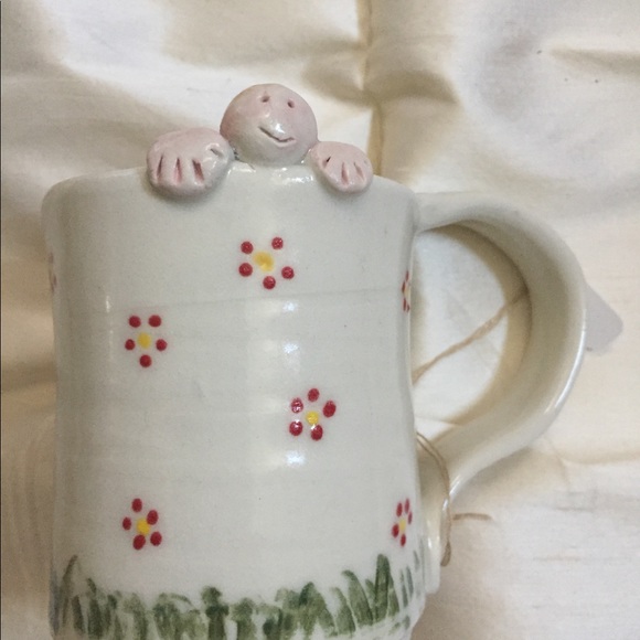 Whimsical peek-a-boo mug - Picture 2 of 4